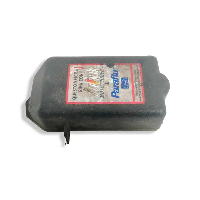 [72] Tapa cubre batería